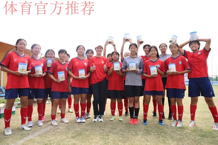 草原“玫瑰”闪耀中青赛 国脚看望建队35年呼市蒙校U15女足 草原“玫瑰”闪耀中青赛 国脚看望建队35年呼市蒙校U15女足